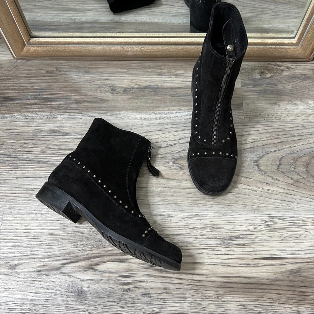 Stuart Weitzman Suede Studded Black Boots Booties with Front Zipper sz 7